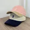 Gorra de béisbol de pana para otoño e invierno, versátil, con letra S, copa suave, tejido cepillado, estiliza el rostro, moderna y versátil, gorra de moda para hombre