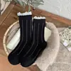 Meias com acabamento em renda para mulheres, meias de cano médio para outono e inverno, meias franzidas doces e versáteis estilo Miu, meias de algodão absorventes de suor e resistentes a odores para mulheres
