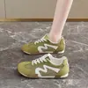 Tênis de treino femininos alemães estilosos e versáteis, novo modelo de verão, estilo universitário de nicho, tênis casuais femininos versáteis, tênis de malha respirável
