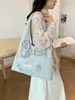 La nueva bolsa de axila de lona de nailon Henggeng con bordado de pájaros de nicho para mujer es una bolsa versátil, ligera, de secado rápido y de gran capacidad.