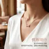 Nova Corrente de Clavícula Brilhante Full Diamond de Luxo Leve com Design Único, Colar Feminino de Laço no Estilo Chanel, Moderno e Versátil