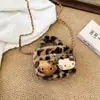 Otoño e Invierno Mini Bolsa Pequeña Niñas 2025 Nueva Bolsa de Felpa de Piel para Niños Estampado de Leopardo Gato Bolso Cruzado de Cadena