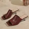 E-commerce Transfronteiriço Tamanho Grande 2026 Novas Sandálias Femininas Casuais Sandálias de Salto Irregular Versáteis Confortáveis Chinelos de Salto Alto