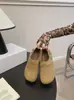 Sapatos baixos versáteis estilo Birkenstock femininos, novos mocassins slip-on com fivela da moda primavera e outono 2026