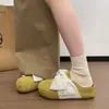 Tamancos de Bico Redondo com Solado Grosso, Sandálias Femininas Brancas Estilo Birkenstock para Uso Externo, Meio-Chinelos com Laço, Sapatos Florais Femininos Estilo Floresta