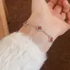 Simples, Versátil, Fashion, Luxo Discreto, Alto Padrão, Pulseira Flor de Trevo com Zircônia Microincrustada, Pulseira de Design Personalizado de Nicho para Mulheres