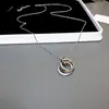 Colar com Pingente de Cacho de Flores de Pérola, Corrente de Clavícula com Design Exclusivo, Simples e Fashion, Acessório Luxuoso e Versátil para Roupas de Noite