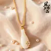 Nuevo colgante de jarrón de jade blanco estilo chino, bañado en oro y adornado con diamantes, colgante de jarrón transparente de jade de paz de flor de ciruelo, cadena para clavícula de estilo tradicional para mujer