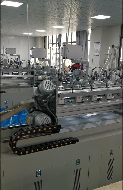 纸吸管生产车间