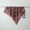 2026 Nuevo Bufanda Cuadrada Pequeña de Algodón Terciopelo Estampada por Ambos Lados para Primavera y Verano Bufanda de Cuello Versátil y Elegante para Mujer que Realza el Cutis