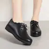 Confortável Sola Macia Boca Profunda Fundo Plano Antiderrapante Sapatos para Mãe de Meia-Idade Sapatos Femininos de Couro Sapatos Individuais para Meia-Idade e Idosos Sapatos Femininos Outono Inverno