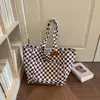 Bolsa de Ombro Única de Xadrez Retrô de Grande Capacidade Nova Moda Transfronteiriça Bolsa Feminina Estilo Coreano Nicho Casual Bolsa de Mão Tote