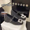 Zapatos grises estilo Chanel con tejido de lana, pedrería, tacón medio, punta cuadrada, zapatos Mary Jane para mujer, otoño e invierno 2026, zapatos de un solo color forrados de felpa