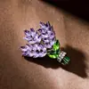 Broche morado lavanda de alta gama para mujer, elegante, moda, ramo de cristal, ramillete, accesorios fijos, exquisito pasador de abrigo