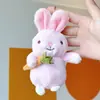 Bolsa mensageiro de celebridade da internet pingente de margarida ovelha branca pequena chaveiro de ovelha de pelúcia criativo pingente de bolsa atacado