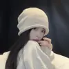 Gorro de Invierno para Maternidad 2025 Nuevo de Felpa con Protección para Orejas Tejido para Mujer Versión Coreana Lindo de Moda Versátil Adelgazante para la Cara Gorro Pequeño