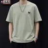 Nova Camiseta de Manga Curta para Homens Verão 2026 com Estampa de Letras, Gola Redonda, Versátil Estilo Americano Branca Elástica Tendência