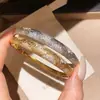 Pulsera con Cierre Plegable Ovalado de Zirconia Chapada en Oro Real de 18 Quilates, Pulsera de Lujo Ligero de Gama Alta, Joyería de Mano con Diseño Nicho