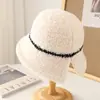 Sombrero de pescador de felpa a rayas de invierno y otoño nuevo al por mayor para mujer, sombrero de cubo versátil retro cálido para adelgazar la cara, sombrero de pescador liso