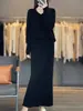 Outono/Inverno 2026 Novo Conjunto de Duas Peças Feminino: Suéter de Tricô Gola V Liso 100% Lã Manga Longa com Saia Longa de Cintura Alta