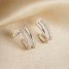 Nuevos aretes de diamantes de imitación simples de moda aretes estilo ins nicho temperamento lujo ligero exquisitos accesorios para las orejas suministro directo de fabricantes