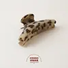 Grampo de Cabelo Redondo com Mola de Alto Padrão Estampa de Leopardo Acessórios de Cabelo Femininos para Grande Volume de Cabelo na Nuca Grampo Grande Prendedor de Tubarão Acessório de Cabeça