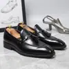 Sapatos masculinos slip-on brogue com franjas mais vendidos da Amazon, sapatos casuais de couro estilo britânico e coreano, sapatos de negócios retrô, 2511