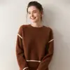 Suéter de Cachemira Grueso de Otoño 2025 Holgado Cuello Redondo Corto Color de Contraste Moda Versátil Para Viajar al Trabajo Venta al por Mayor