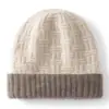 Gorro de punto de alta calidad con bloques de color, 100% cachemira pura, unisex, adecuado para otoño e invierno, versátil, talla grande, te mantiene abrigado y protege tus orejas
