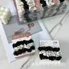 Conjunto de Três Peças de Scrunchie Floral de Cor Clara, Elástico de Cabelo Simples de Tecido Básico, Acessório de Cabelo Pequeno Scrunchie para Rabo de Cavalo de Estudante
