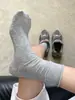 Meias lisas básicas para mulheres, design de malha fina e respirável, meias soquete sem costura, versáteis para uso interno e externo, meias de algodão de cano médio Zhujie