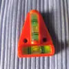 En stock Medidor de nivel de burbuja bidimensional horizontal tipo T mini nivel de burbuja con orificio de montaje soporte de luz verde
