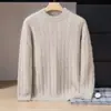 Nueva camiseta básica de punto de cachemira para otoño e invierno, suéter de negocios casual para hombre de manga larga, color liso de moda y cuello semi-alto