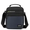 Al por mayor del fabricante Nueva bolsa cruzada casual de nailon para hombre, bolsa de hombro multifuncional para exteriores, bolsa cruzada deportiva pequeña a la moda