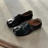 Sapatos retrô de nicho super macios de couro bovino com bico dividido e pele de porco para mulheres, sapatos planos de calçar, pequenos sapatos de couro versáteis em estilo britânico