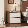 Armario de almacenamiento de mesita de noche estilo vintage 2026 nuevo modelo para dormitorio del hogar, pequeño armario de almacenamiento de mesita de noche estilo crema de madera maciza