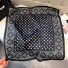 Bufanda Pequeña de Seda Nueva y Elegante para Viajeros, Bufanda Cuadrada de 70 cm con Estampado de Puntos Geométricos, Bufanda de Seda Artificial para Mujer, Bufanda para Atar en Bolso de Seda Artificial