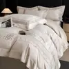 Conjunto de quatro peças de algodão puro para quarto principal, novo estilo 2026, lençol, capa de edredom e lençol com elástico, roupa de cama de luxo leve 100% algodão para um sono confortável