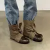 Primeiro encontro: botas cowboy estilo western retrô, desgastadas, patchwork e com tiras, botas de salto baixo, de cano justo, botins elegantes para mulheres