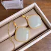 Colar Dourado Antigo Natural Elegante Sem Importar Marca Quadrada Marca Pingente Simples Atmosférico Moda Artístico Estilo Retrô Estilo Feminino