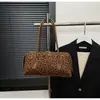 Bolsa Baguete de Mão Retro com Estampa de Leopardo de Nicho para Mulheres Inverno 2025 Nova Bolsa Versátil de Ombro Único/Axila Estilo Estrangeiro de Alta Qualidade