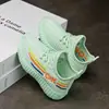 Zapatos para Niños 2026 Verano Estilo Coreano Zapatos de Coco Tejido al Aire Transpirables Suela Suave Zapatos Deportivos para Niños y Niñas Zapatos Casuales Venta al por Mayor