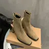 Botas de moda com sola grossa para mulheres, nova coleção outono 2026, salto grosso, bico quadrado, botinhas forradas com fleece, saltos altos estilo coreano, ajuste justo, botinhas nude pequenas