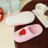 Nuevas Zapatillas de Algodón Suave para Casa, para Interiores, Antideslizantes, Bordadas con Flores, Zapatillas de Algodón Silenciosas para Suelo de Madera en Casa
