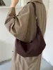 Bolso de moda tipo dumpling mate 2025, gran capacidad, diseño de nicho, bolso de hombro único para mujer, suministro transfronterizo