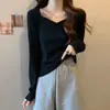 Nova blusa de manga longa com decote V, coleção outono 2026, camiseta estilosa de manga longa, blusa de fleece slim fit para estudantes, estilo feminino