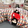 Juego de Ropa de Cama de Cuatro Piezas 100% Algodón Puro con Dibujos Animados Cepillado Otoño/Invierno Sábana de Toalla Engrosada Funda de Edredón Suministros para Dormitorio de Estudiantes