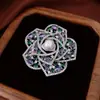 Broche Flor Calada de Zirconia y Perla Estilo Retro Lujo Accesible Broche Personalizado de Gama Alta Joyería Elegante de Moda Nicho