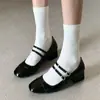 Zapatos Individuales Blancos Estilo Academia Grulla de Papel Estilo Hada Suave Tacón Bajo Punta Cuadrada Corte Bajo Plateado para Mujer 2026 Nuevo Francés Ma