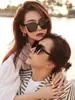 Gafas de Sol de Marco Grande de Moda con Protección UV, Populares en Redes Sociales, Adecuadas para Venta Ambulante